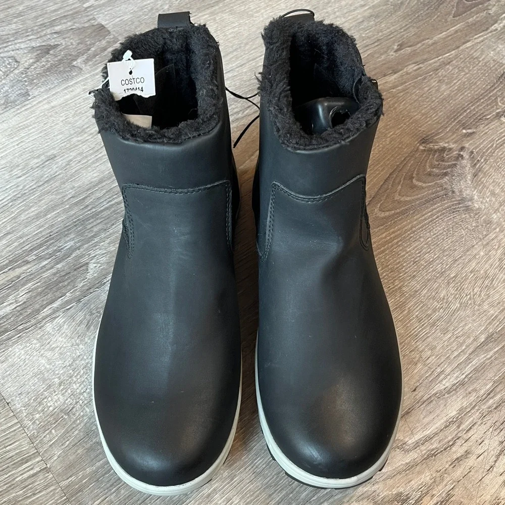 NEW Khombu Sienna Black Faux Fur Lined Ankle Boots Women 10 Weather Resistant